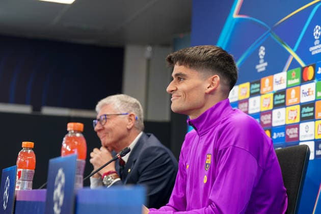 Spanien: Pressekonferenz FC Barcelona, Barca mit Barca-Spieler Gerard Martin (Barcelona 18) vor Fussball UEFA Champions League - FC Barcelona vs Eintracht Frankfurt - PK Ort: Ciutat Esportiva Joan Gamper (Barcelona, Spanien) Copyright: xJOERANxSTEINSIEKx