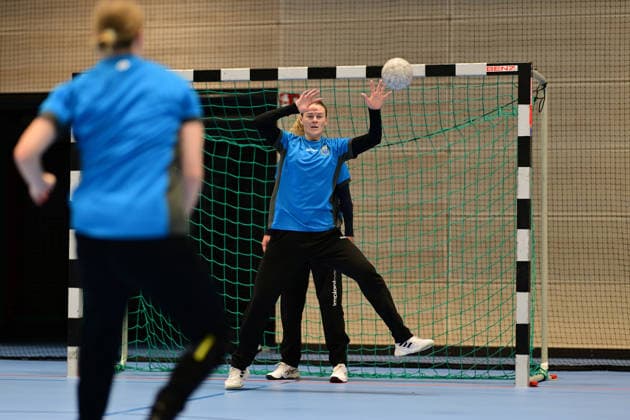 Handball I Frauen I Saison 2025-2026 I 1. HBF I Buxtehuder SV I Trainervorstellung I 08.12.2025 Vorstellung des neuen Trainers beim Buxtehuder SV, Team Buxtehude: Cheftrainer Nicolaj Andersson, Nicolaj Bredekjaer Andersson, Name: Andersson, Nicolaj Bredekjaer, Alter: 37, Nationalität: Dänemark, Däne Hier zu sehen: Annie Linder (20, Buxtehuder Sportverein) Buxtehude Halle Nord Niedersachsen Deutschland Copyright: xLobeca FelixxSchlikisx