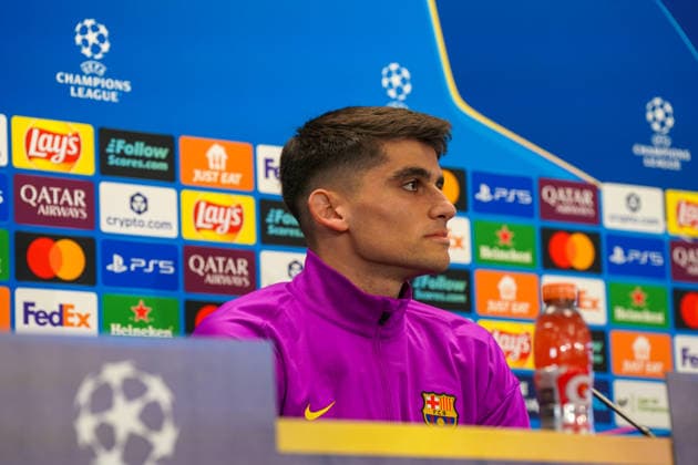 Spanien: Pressekonferenz FC Barcelona, Barca mit Barca-Spieler Gerard Martin (Barcelona 18) vor Fussball UEFA Champions League - FC Barcelona vs Eintracht Frankfurt - PK Ort: Ciutat Esportiva Joan Gamper (Barcelona, Spanien) Copyright: xJOERANxSTEINSIEKx