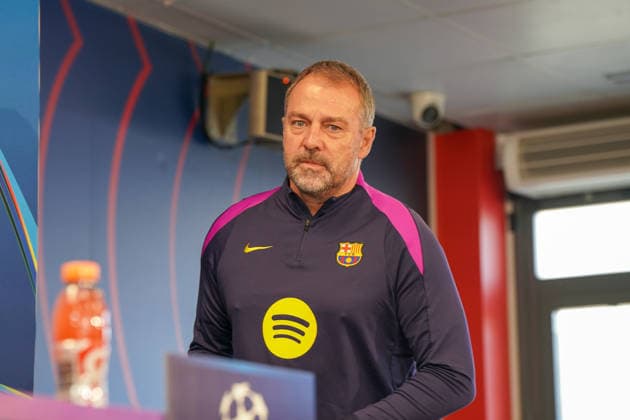 Spanien: Pressekonferenz FC Barcelona, Barca mit Hansi Flick (Trainer FC Barcelona) vor Fussball UEFA Champions League - FC Barcelona vs Eintracht Frankfurt - PK Ort: Ciutat Esportiva Joan Gamper (Barcelona, Spanien) Copyright: xJOERANxSTEINSIEKx