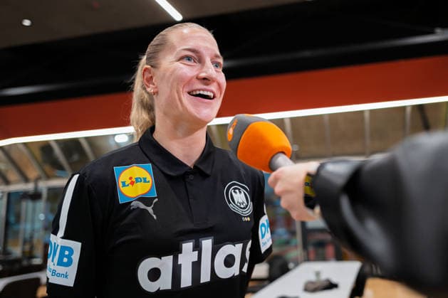 Handball, Frauen WM, Deutschland - Pressekonferenz Jenny Behrend (Deutschland) im ZDF Interview Dortmund Nordrhein-Westfalen Deutschland