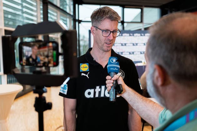 Handball, Frauen WM, Deutschland - Pressekonferenz Trainer Markus Gaugisch (Deutschland) im Interview Dortmund Nordrhein-Westfalen Deutschland