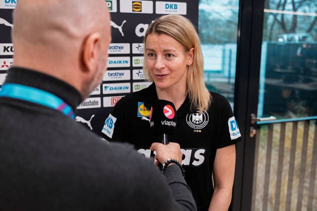 Handball, Frauen WM, Deutschland - Pressekonferenz Antje Döll Doell (Deutschland) im TV Interview Dortmund Nordrhein-Westfalen Deutschland
