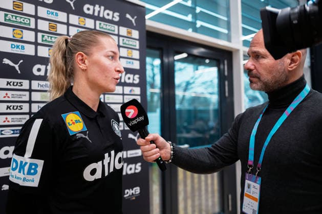 Handball, Frauen WM, Deutschland - Pressekonferenz Jenny Behrend (Deutschland) im TV Interview Dortmund Nordrhein-Westfalen Deutschland