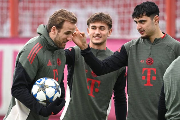 v.li:Harry KANE (Bayern Muenchen),Tom BISCHOF (Bayern Muenchen), Aleksandar PAVLOVIC (Bayern Muenchen). Abschlusstraining am 08.12.2025 Fussball Champions League,Saison 2025 26, Ligaphase FC Bayern Muenchen - Sporting CP am 09.12..2025.