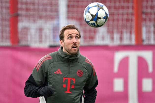 Harry KANE (Bayern Muenchen) fokussiert den Ball, Aktion,Einzelbild,angeschnittenes Einzelmotiv,Halbfigur,halbe Figur. Abschlusstraining am 08.12.2025 Fussball Champions League,Saison 2025 26, Ligaphase FC Bayern Muenchen - Sporting CP am 09.12..2025.