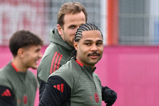 Serge GNABRY (FC Bayern Muenchen), hi:Harry KANE (Bayern Muenchen), Tom BISCHOF (Bayern Muenchen) Abschlusstraining am 08.12.2025 Fussball Champions League,Saison 2025 26, Ligaphase FC Bayern Muenchen - Sporting CP am 09.12..2025.