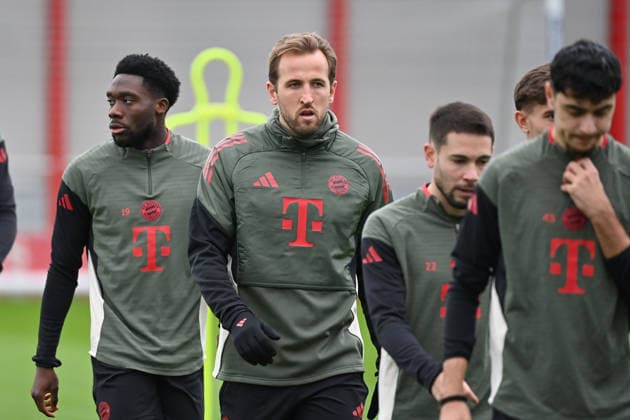 v.li:Alphonso DAVIES (Bayern Muenchen), Harry KANE (Bayern Muenchen),Raphael GUERREIRO (Bayern Muenchen),Tom BISCHOF (Bayern Muenchen),Aleksandar PAVLOVIC (Bayern Muenchen). Abschlusstraining am 08.12.2025 Fussball Champions League,Saison 2025 26, Ligaphase FC Bayern Muenchen - Sporting CP am 09.12..2025.