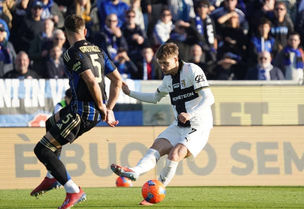 Parma s Adrian Benedyczak...During the Serie A soccer match between Pisa and Parma at the Cetilar Arena Romeo Anconetani Stadium in Pisa; Center West Italy; saturday Dicember 08; 2025 ; Soccer  Copyright: x AlessandroxLaxRoccax