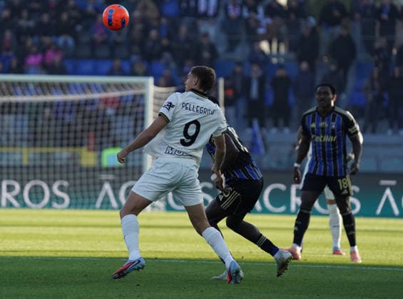 Parma s Matteo Pellegrino ...During the Serie A soccer match between Pisa and Parma at the Cetilar Arena Romeo Anconetani Stadium in Pisa; Center West Italy; saturday Dicember 08; 2025 ; Soccer  Copyright: x AlessandroxLaxRoccax