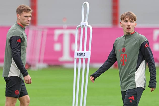 v.l. 6 Joshua Kimmich und 42 Lennart Karl, Porträt, Portrait, Fussball Abschlusstraining UEFA Champions League Spiel - FC Bayern vs. Sporting Lissabon München 08.12.2025 Trainingsgelände, Säbenerstr. FOTO: Mladen Lackovic LakoPress