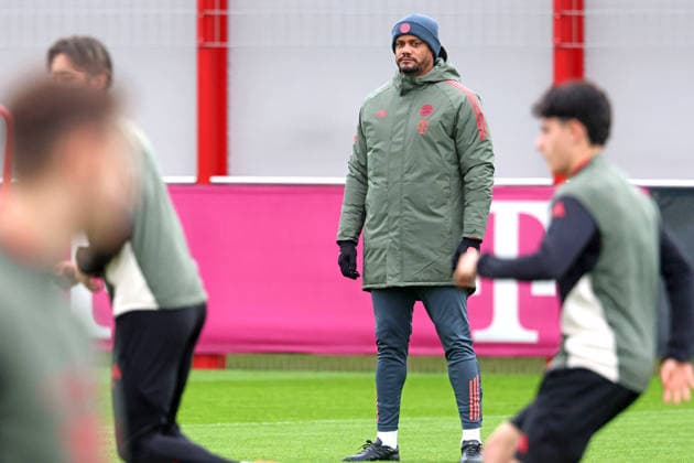 Trainer Vincent Kompany und seine Spieler, Mannschaft, Porträt, Portrait, Fussball Abschlusstraining UEFA Champions League Spiel - FC Bayern vs. Sporting Lissabon München 08.12.2025 Trainingsgelände, Säbenerstr. FOTO: Mladen Lackovic LakoPress
