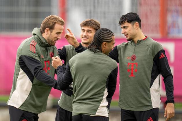 Harry Kane 9 (FC Bayern Muenchen), Alexandar Pavlovic 45 (FC Bayern Muenchen), Serge Gnabry 7 (FC Bayern Muenchen), Abschlusstraining, FC Bayern Muenchen vs. Sporting Lissabon, Fussball, Champions League, 08.12.2025 Muenchen Bayern Deutschland