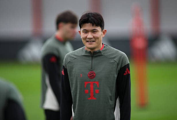 Fussball, Herren, Champions League, Saison 2025 2026, FC Bayern München, Abschlusstraining Min-jae Kim (FC Bayern München) stehend, Kopf, Oberkörper