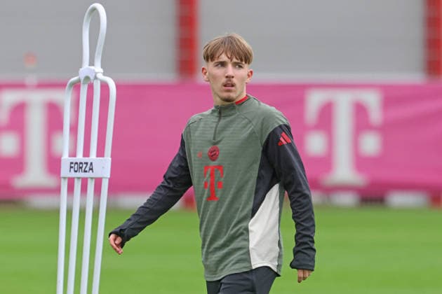 42 Lennart Karl, Porträt, Portrait, Fussball Abschlusstraining UEFA Champions League Spiel - FC Bayern vs. Sporting Lissabon München 08.12.2025 Trainingsgelände, Säbenerstr. FOTO: Mladen Lackovic LakoPress