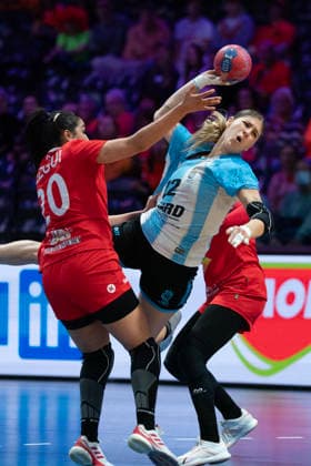 2025-12-08 Argentina vs Tunisia ROTTERDAM, NETHERLANDS - DECEMBER 8: during the IHF Worldchampionship 2025 match for women, between Argentina and Tunisia at Ahoy on December 8, 2025 in Rotterdam, Netherlands. Rotterdam Ahoy Netherlands Content not available for redistribution in The Netherlands directly or indirectly through any third parties. Copyright: xHenkxSeppenx