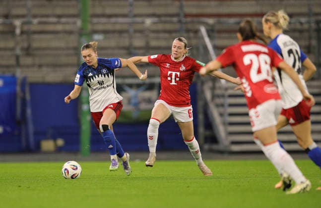 Foto : Annalena WUCHER (HSV) gegen Sandra Maria JESSEN (Köln , rechts) Fussball Pixel Bundesliga der Frauen am Mo. 08.12.2025 12. Spieltag Hamburger SV - 1. FC Köln