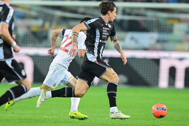 UdineseÕs Nicol˜ Zaniolo in action during the Serie A soccer match between Udinese and Genoa at the Bluenergy Stadium in Udine, Italy - Monday, December 08, 2025. - Soccer .  Copyright: xTanoxPecoraro LaPressex