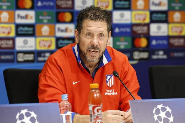 EINDHOVEN - Club Atletico de Madrid coach Diego Simeone during a press conference, PK, Pressekonferenz before the UEFA Champions League match between PSV Eindhoven and AtlÃ tico Madrid at the Phillips Stadium on December 8, 2025, in Eindhoven, Netherlands. ANP MAURICE VAN STEEN xVIxANPxSportx xxANPxIVx 544307179 originalFilename: 544307179.jpg