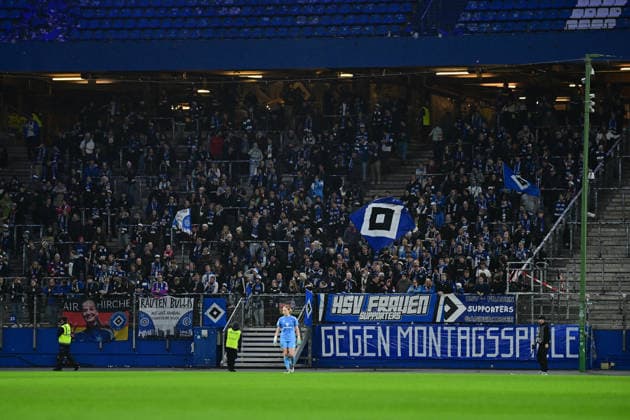 Fußball I Frauen I Saison 2025-2026 I Bundesliga I 12. Spieltag I Hamburger SV - 1. FC Köln I 08.12.2025 Fans Hamburger SV Frauen, Gegen Montagsspiele, Plakat, Banner Hamburg Volkspark, Volksparkstadion, Stadion, Volkspark-Stadion Hamburg Deutschland Copyright: xLobeca FelixxSchlikisx