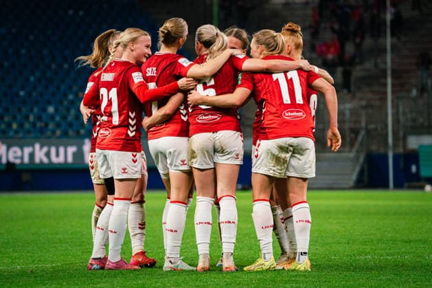 Google Pixel Frauen-Bundesliga: Hamburger SV vs. 1. FC Köln, 08.12.2025 TOR, JUBEL durch Sandra Maria Jessen (1. FC Köln, 6) zum 0:2 ;Fußball, Google Pixel Frauen-Bundesliga, 12. Spieltag: Hamburger SV vs. 1. FC Köln am 08.12.2025 im Volksparkstadion, Hamburg DFB REGULATIONS PROHIBIT ANY USE OF PHOTOGRAPHS AS IMAGE SEQUENCES AND OR QUASI-VIDEO. Copyright: xBEAUTIFULxSPORTS Tonhäuserx