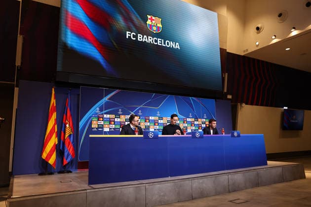 08.12.2025, Pressekonferenz mit Trainer Dino Toppmöller und Mario Götze, Fussball UEFA Champions League, FC Barcelona, Barca - Eintracht Frankfurt DFL DFB REGULATIONS PROHIBIT ANY USE OF PHOTOGRAPHS AS IMAGE SEQUENCES AND OR QUASI-VIDEO. xdcx Copyright: HMBxMedia Claus