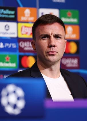 08.12.2025, Pressekonferenz mit Trainer Dino Toppmöller und Mario Götze, Fussball UEFA Champions League, FC Barcelona, Barca - Eintracht Frankfurt DFL DFB REGULATIONS PROHIBIT ANY USE OF PHOTOGRAPHS AS IMAGE SEQUENCES AND OR QUASI-VIDEO. xdcx Copyright: HMBxMedia Claus