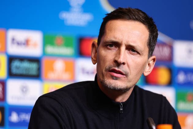 08.12.2025, Pressekonferenz mit Trainer Dino Toppmöller und Mario Götze, Fussball UEFA Champions League, FC Barcelona, Barca - Eintracht Frankfurt DFL DFB REGULATIONS PROHIBIT ANY USE OF PHOTOGRAPHS AS IMAGE SEQUENCES AND OR QUASI-VIDEO. xdcx Copyright: HMBxMedia Claus