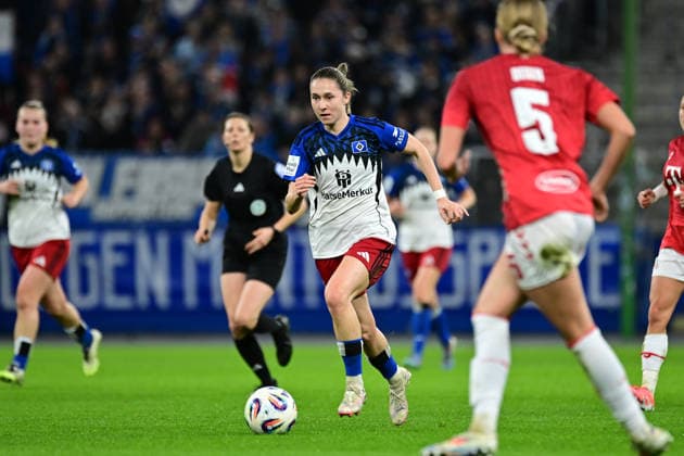 Fußball I Frauen I Saison 2025-2026 I Bundesliga I 12. Spieltag I Hamburger SV - 1. FC Köln I 08.12.2025 Maria Mikolajova (27, Hamburger SV) Hamburg Volkspark, Volksparkstadion, Stadion, Volkspark-Stadion Hamburg Deutschland Copyright: xLobeca FelixxSchlikisx