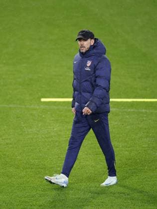 EINDHOVEN - Coach Diego Simeone of Club Atletico de Madrid during a training session prior to the UEFA Champions League match between PSV Eindhoven and AtlÃ tico Madrid at the Phillips Stadium on December 8, 2025, in Eindhoven, Netherlands. ANP MAURICE VAN STEEN xVIxANPxSportx xxANPxIVx 544310023 originalFilename: 544310023.jpg