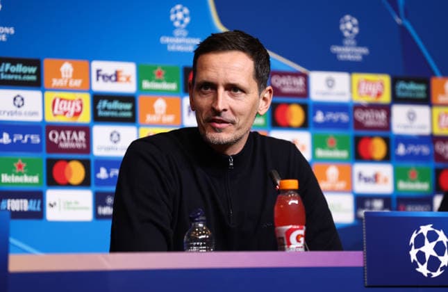 08.12.2025, Pressekonferenz mit Trainer Dino Toppmöller und Mario Götze, Fussball UEFA Champions League, FC Barcelona, Barca - Eintracht Frankfurt DFL DFB REGULATIONS PROHIBIT ANY USE OF PHOTOGRAPHS AS IMAGE SEQUENCES AND OR QUASI-VIDEO. xdcx Copyright: HMBxMedia Claus