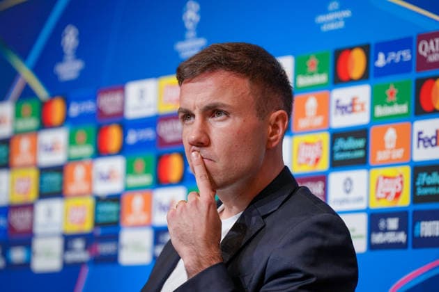 Fussball UEFA Champions-League 2025 26: Pressekonferenz vor dem Spiel FC Barcelona, Barca vs Eintracht Frankfurt: Dino Toppmöller Dino Toppmoller (Trainer, Eintracht Frankfurt) und Mario Götze Mario Gotze (Eintracht Frankfurt, 27) - Ort PK: Camp Nou (Barcelona, Spanien) Copyright: xJOERANxSTEINSIEKx