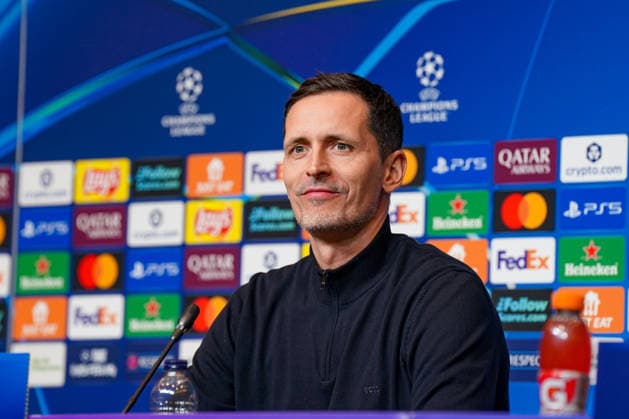 Fussball UEFA Champions-League 2025 26: Pressekonferenz vor dem Spiel FC Barcelona, Barca vs Eintracht Frankfurt: Dino Toppmöller Dino Toppmoller (Trainer, Eintracht Frankfurt) und Mario Götze Mario Gotze (Eintracht Frankfurt, 27) - Ort PK: Camp Nou (Barcelona, Spanien) Copyright: xJOERANxSTEINSIEKx