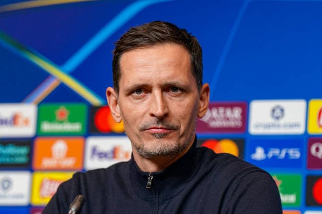 Fussball UEFA Champions-League 2025 26: Pressekonferenz vor dem Spiel FC Barcelona, Barca vs Eintracht Frankfurt: Dino Toppmöller Dino Toppmoller (Trainer, Eintracht Frankfurt) und Mario Götze Mario Gotze (Eintracht Frankfurt, 27) - Ort PK: Camp Nou (Barcelona, Spanien) Copyright: xJOERANxSTEINSIEKx