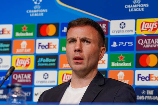 Fussball UEFA Champions-League 2025 26: Pressekonferenz vor dem Spiel FC Barcelona, Barca vs Eintracht Frankfurt: Dino Toppmöller Dino Toppmoller (Trainer, Eintracht Frankfurt) und Mario Götze Mario Gotze (Eintracht Frankfurt, 27) - Ort PK: Camp Nou (Barcelona, Spanien) Copyright: xJOERANxSTEINSIEKx