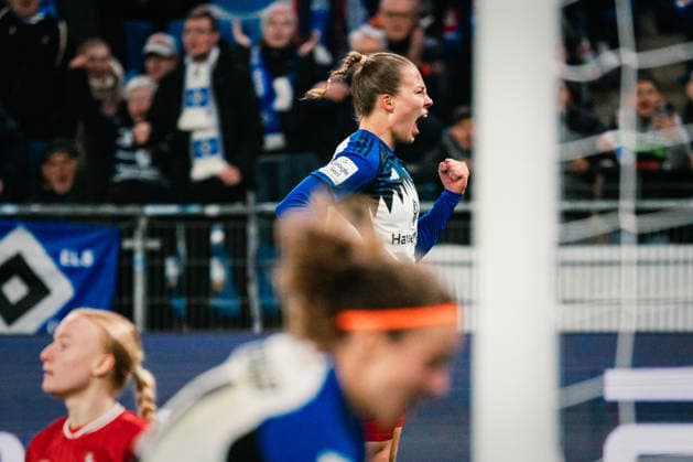 Google Pixel Frauen-Bundesliga: Hamburger SV vs. 1. FC Köln, 08.12.2025 TOR, JUBEL durch Christin Meyer (Hamburger SV, 16) zum 1:2 ;Fußball, Google Pixel Frauen-Bundesliga, 12. Spieltag: Hamburger SV vs. 1. FC Köln am 08.12.2025 im Volksparkstadion, Hamburg DFB REGULATIONS PROHIBIT ANY USE OF PHOTOGRAPHS AS IMAGE SEQUENCES AND OR QUASI-VIDEO. Copyright: xBEAUTIFULxSPORTS Tonhäuserx