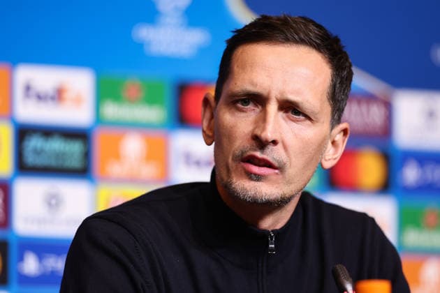 08.12.2025, Pressekonferenz mit Trainer Dino Toppmöller und Mario Götze, Fussball UEFA Champions League, FC Barcelona, Barca - Eintracht Frankfurt DFL DFB REGULATIONS PROHIBIT ANY USE OF PHOTOGRAPHS AS IMAGE SEQUENCES AND OR QUASI-VIDEO. xdcx Copyright: HMBxMedia Claus