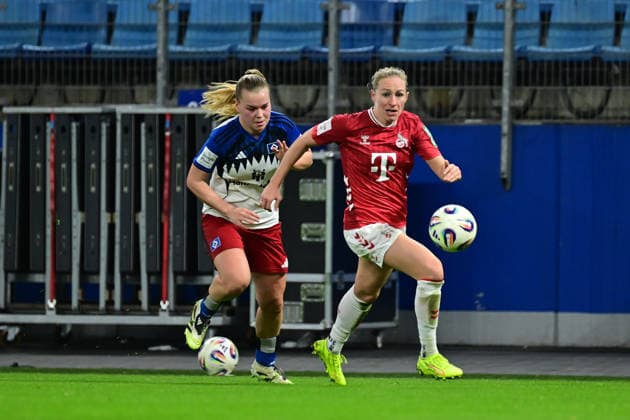 Fußball I Frauen I Saison 2025-2026 I Bundesliga I 12. Spieltag I Hamburger SV - 1. FC Köln I 08.12.2025 Svea Stoldt (8, Hamburger SV) Pauline Marie Bremer (11, 1. FC Köln) Hamburg Volkspark, Volksparkstadion, Stadion, Volkspark-Stadion Hamburg Deutschland Copyright: xLobeca FelixxSchlikisx