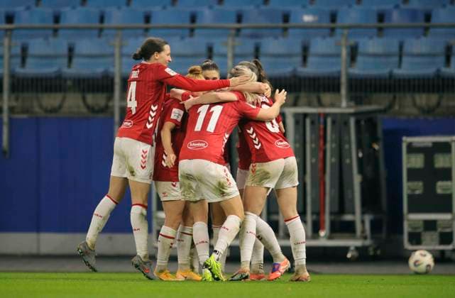 Foto : Torjubel bei den Kölner Damen nach dem Treffer von Adriana ACHCINSKA zum 1-3 Fussball Pixel Bundesliga der Frauen am Mo. 08.12.2025 12. Spieltag Hamburger SV - 1. FC Köln