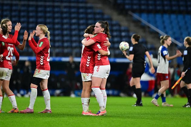 Fußball I Frauen I Saison 2025-2026 I Bundesliga I 12. Spieltag I Hamburger SV - 1. FC Köln I 08.12.2025 Jubel, Begeisterung, Enthusiasmus, Euphorie, Freude, Glücksgefühl, Heiterkeit bei: 1. FC Köln Frauen Hamburg Volkspark, Volksparkstadion, Stadion, Volkspark-Stadion Hamburg Deutschland Copyright: xLobeca FelixxSchlikisx