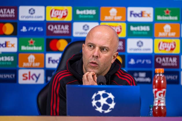 Football - UEFA Champions League - League Phase - MD6 - Internazionale Milano v Liverpool FC - MD-1 MILAN, ITALY - Monday, December 8, 2025: Liverpool s head coach Arne Slot during a press conference, PK, Pressekonferenz at the Stadio San Siro ahead of the UEFA Champions League match between Internazionale Milano and Liverpool FC. (Photo by David Rawcliffe Propaganda) MILAN Stadio San Siro LOMBARDY ITALY  Copyright: xDavidxRawcliffex P2025-12-08-Inter_Liverpool_MD-1_Press_Conf-21