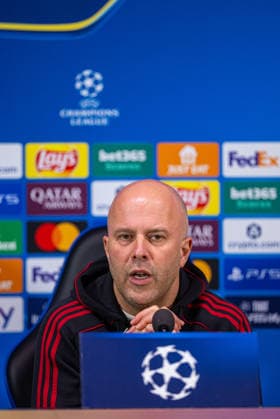 Football - UEFA Champions League - League Phase - MD6 - Internazionale Milano v Liverpool FC - MD-1 MILAN, ITALY - Monday, December 8, 2025: Liverpool s head coach Arne Slot during a press conference, PK, Pressekonferenz at the Stadio San Siro ahead of the UEFA Champions League match between Internazionale Milano and Liverpool FC. (Photo by David Rawcliffe Propaganda) MILAN Stadio San Siro LOMBARDY ITALY  Copyright: xDavidxRawcliffex P2025-12-08-Inter_Liverpool_MD-1_Press_Conf-13