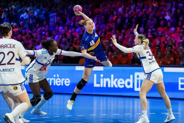 2025-12-08 Netherlands v France - IHF World Women s Handball Championship ROTTERDAM, NETHERLANDS - DECEMBER 8: Onacia Ondono of France, Dione Housheer of the Netherlands, Lena Grandveau of France during the IHF World Women s Handball Championship match between Netherlands and France at Ahoy on December 8, 2025 in Rotterdam, Netherlands. Rotterdam Ahoy Netherlands Content not available for redistribution in The Netherlands directly or indirectly through any third parties. Copyright: xHenkxSeppenx