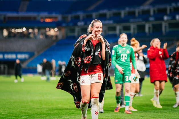 Google Pixel Frauen-Bundesliga: Hamburger SV vs. 1. FC Köln, 08.12.2025 Sandra Maria Jessen (1. FC Köln, 6) glücklich nach dem Spiel ;Fußball, Google Pixel Frauen-Bundesliga, 12. Spieltag: Hamburger SV vs. 1. FC Köln am 08.12.2025 im Volksparkstadion, Hamburg DFB REGULATIONS PROHIBIT ANY USE OF PHOTOGRAPHS AS IMAGE SEQUENCES AND OR QUASI-VIDEO. Copyright: xBEAUTIFULxSPORTS Tonhäuserx