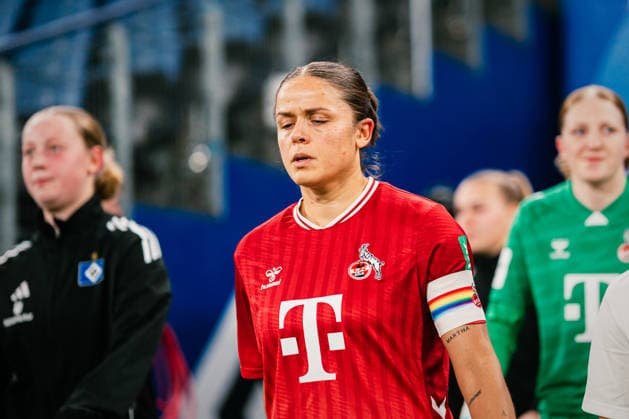 Google Pixel Frauen-Bundesliga: Hamburger SV vs. 1. FC Köln, 08.12.2025 Laura Feiersinger (1. FC Köln, 27) ;Fußball, Google Pixel Frauen-Bundesliga, 12. Spieltag: Hamburger SV vs. 1. FC Köln am 08.12.2025 im Volksparkstadion, Hamburg DFB REGULATIONS PROHIBIT ANY USE OF PHOTOGRAPHS AS IMAGE SEQUENCES AND OR QUASI-VIDEO. Copyright: xBEAUTIFULxSPORTS Tonhäuserx