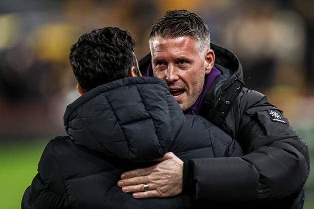 Premier League Wolverhampton Wanderers v Manchester United, ManU Rob Edwards manager of Wolverhampton Wanderers embraces Ruben Amorim manager of Manchester United during the Premier League match Wolverhampton Wanderers vs Manchester United at Molineux, Wolverhampton, United Kingdom, 8th December 2025 (Photo by Alfie Cosgrove News Images) Wolverhampton Molineux West Midlands United Kingdom Copyright: xAlfiexCosgrove NewsxImagesx