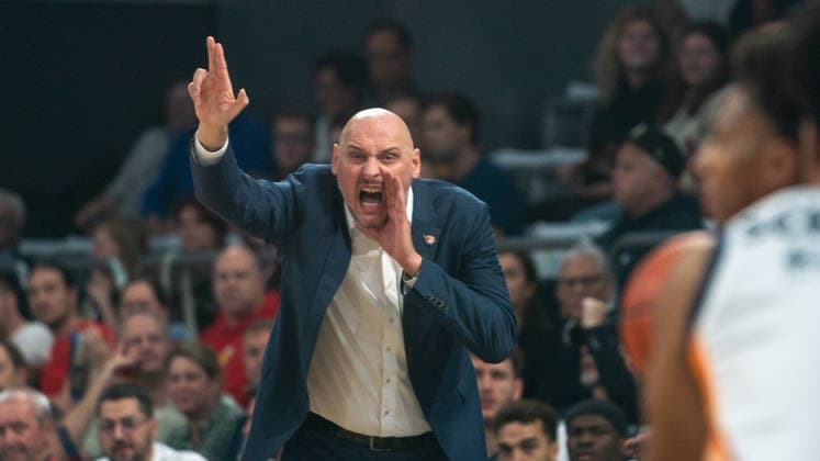 8.12.2025, Basketball, Herren, easy credit BBL, easy credit Bundesliga, BBL, Bundesliga, 9. Spieltag, Bamberg Baskets - Rostock Seawolves Trainer PrzemysÅ‚aw Frasunkiewicz (Rostock Seawolves) Bamberg Brose Arena Bayern Deutschland