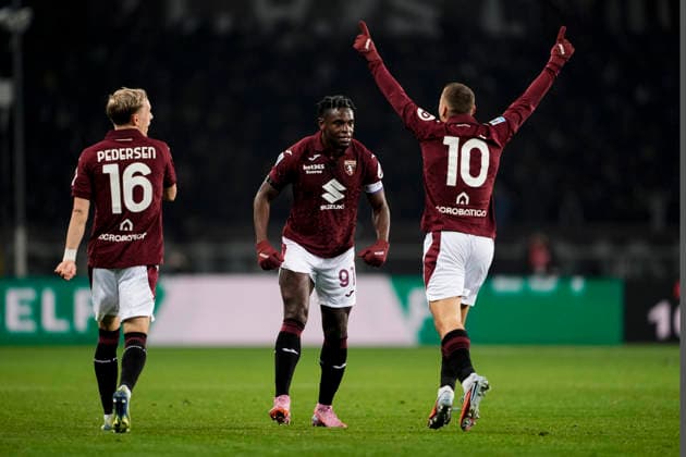 Torino™s Duvan Zapata celebrates after scoring the 2-0 goal for his team during the Serie A soccer match between Torino Fc and Milan at the Stadio Olimpico Grande Torino in Turin, north west Italy - Dicember 8, 2025. - Soccer  Copyright: xFabioxFerrari LaPressex