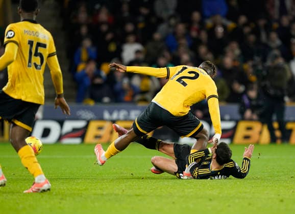 Wolverhampton, England, 8th December 2025. Bruno Fernandes of Manchester United, ManU scores the first goal of the game during the Wolverhampton Wanderers vs Manchester United Premier League match at Molineux, Wolverhampton. Picture credit should read: Andrew Yates Sportimage EDITORIAL USE ONLY. No use with unauthorised audio, video, data, fixture lists, club league logos or live services. Online in-match use limited to 120 images, no video emulation. No use in betting, games or single club league player publications. SPI_047_AY_Wolves_Man_Utd SPI-4356-0047
