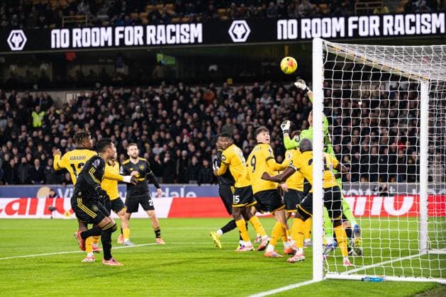 8th December 2025; Molineux Stadium, Wolverhampton, West Midlands, England; Premier League Football, Wolverhampton Wanderers versus Manchester United, ManU Sam Johnstone of Wolverhampton Wanderers punches the ball clear  GodfreyxPitt